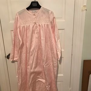 Oscar de la Renta Nightgown Pink Lace Buttons. Vintage